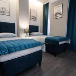 Azzurro Apartment