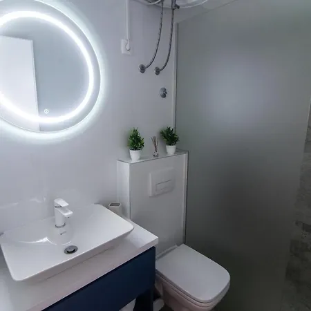 Azzurro Apartment *